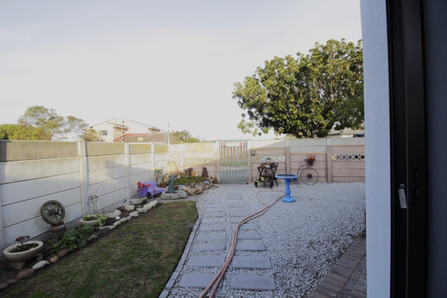 3 Bedroom Property for Sale in Wavecrest Eastern Cape